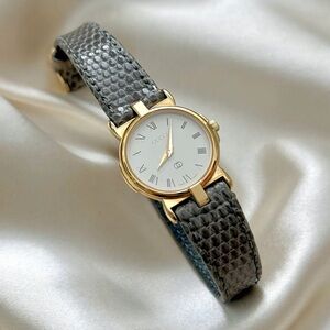 AUTHENTIC VINTAGE GUCCI GRAY LEATHER WATCH